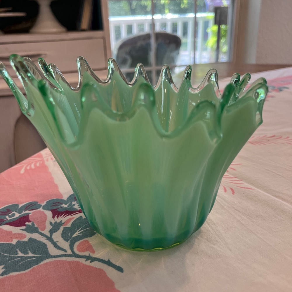 MCM VINTAGE Fostoria Heirloom Emerald Green Ruffled Glass Vase
